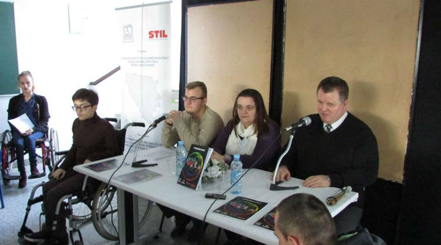 Slika 1. I. C. Lotos organizovao promociju knjige „Probuđeni snovi Slika 1. I. C. Lotos organizovao promociju knjige „Probuđeni snovi