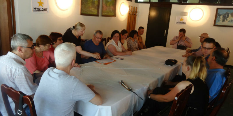 Slika. Partnerska organizacija Udruženje slijepih Kantona Sarajevo je 10. juna 2019. godine u Banovićima organizovalo sastanak sa liderima i aktivistima Udruženja slijepih građana Općine Banovići