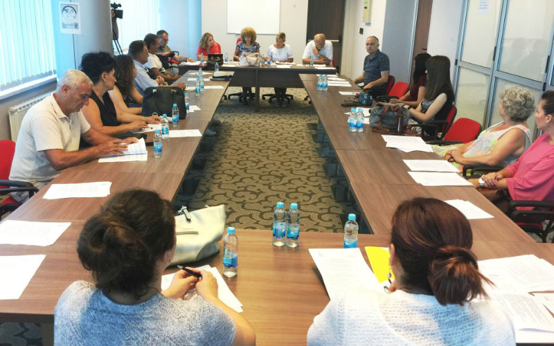 Slika 1. Koalicija organizacija osoba sa invaliditetom Grada Bijeljina KOLOSI je 25. jula 2019. godine u „Centru za kulturu Semberija” Bijeljina, organizovala radionicu za predstavnike Gradske uprave Bijeljina, javnih institucija iz Bijeljine, predstavnike organizacija iz sastava koalicije KOLOSI i medija na temu „Prezentacija značaja člana 24 UN Konvencije o pravima osoba sa invaliditetom i inkluzivnom obrazovanju Slika 1. koalicija organizacija osoba sa invaliditetom grada bijeljina kolosi je 25. jula 2019. godine u „centru za kulturu semberija” bijeljina, organizovala radionicu za predstavnike gradske uprave bijeljina, javnih institucija iz bijeljine, predstavnike organizacija iz sastava koalicije kolosi i medija na temu „prezentacija značaja člana 24 un konvencije o pravima osoba sa invaliditetom i inkluzivnom obrazovanju