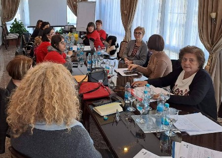 Slika nastala tokom drugog dijela sastanka sa predstavnicima Koalicije OOSI regije Doboj i njihovim Forumom žena sa invaliditetom 26. oktobra 2022