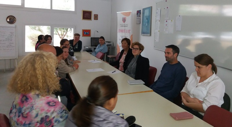 Slika nastala tokom sastanka 04. novembra 2022. godine u prostorijama vodeće organizacije Koalicije organizacija osoba s invaliditetom Hercegovačk-neretvanskog kantona, Udruženju mladih Slika nastala tokom sastanka 04. novembra 2022. godine u prostorijama vodeće organizacije koalicije organizacija osoba s invaliditetom hercegovačk-neretvanskog kantona, udruženju mladih