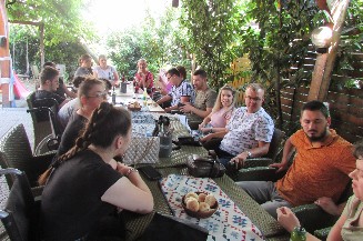 Partnesrska organizacija Informativni centar za osobe sa invaliditetom „Lotos“ Tuzla 05. jula 2022. godine je organizovala Peer Support sastanak za mlade osobe s invaliditetom i satanak za njihove roditelje 