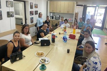 Slika nastala tokom 7. sastanka članica Foruma žena s invaliditetom Tuzlanskog kantona u prostorijama vodeće organizacije Koalicije OOSI TK