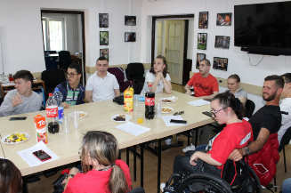 Slika nastala tokom peer support sastanka za mlade OSI u I.C. Lotos TUzla. 