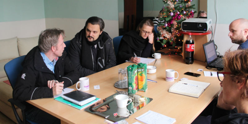 Slika 1. Učesnici sastanka Udruženja Oaza i predstavnika FIFH Malmo i koordinatorice MyRight BiH, decembar 2016.