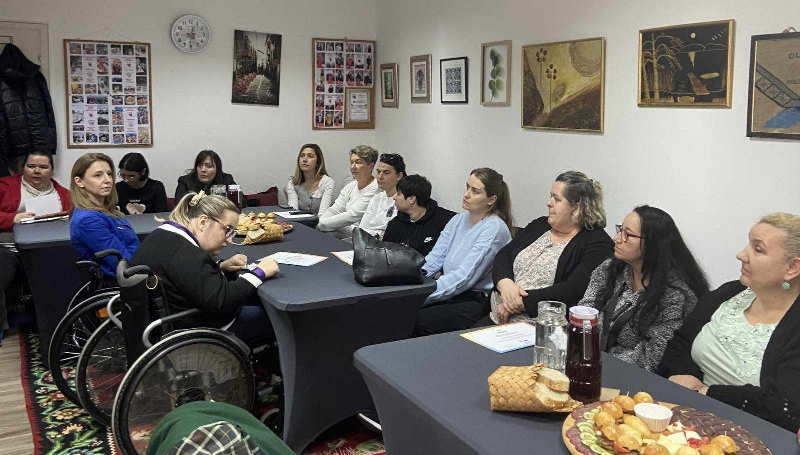 Slika učesnica studijske posjete u proatorijama udruženju žena „most